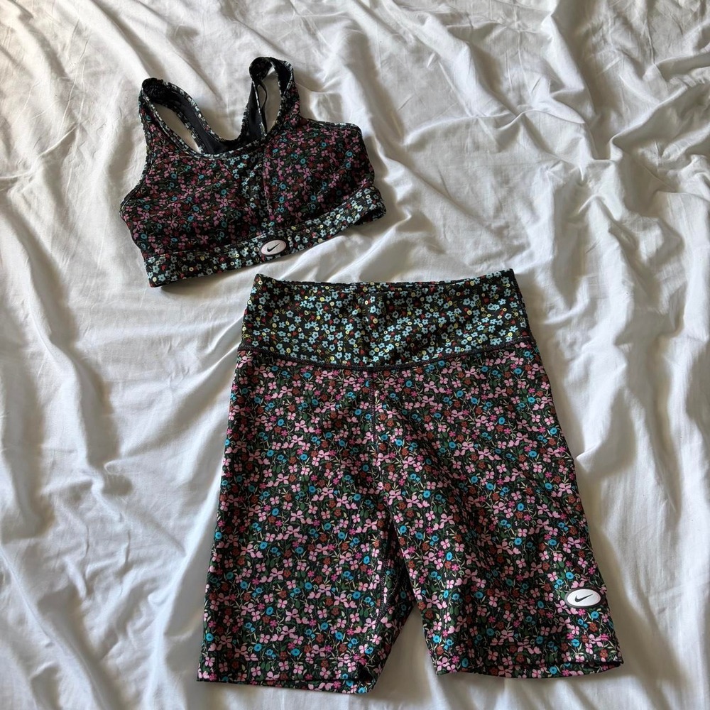 Nike Floral Two piece Set Small sports bra and shorts cottagecore